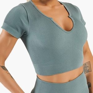 Ribbed Seamless Notch Neckline Athletic Workout Crop Top Size Large